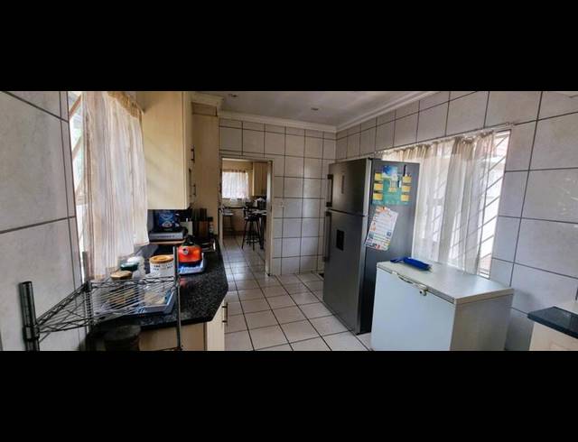 6 BEDROOM HOUSE FOR SALE IN ELDORAIGNE